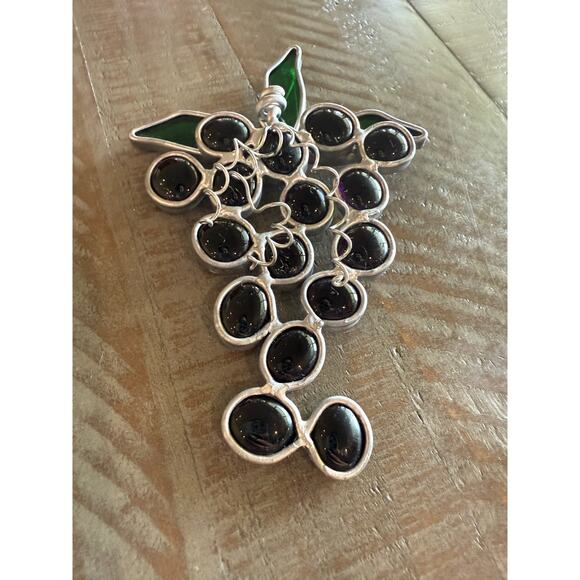 Vintage Stained Glass Red Grapes Suncatcher Window Decor 5.5"x4" - Picture 4 of 4